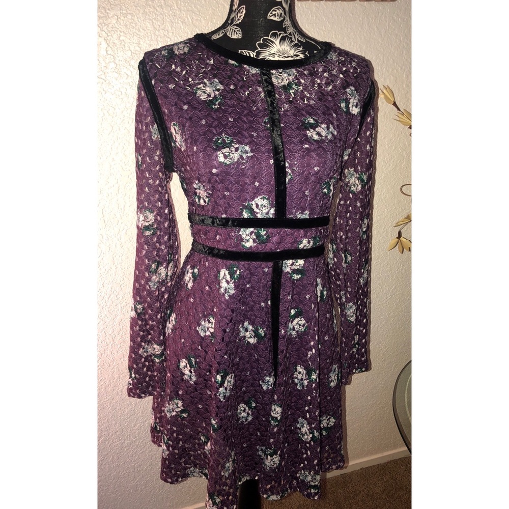 COPY - Gorgeous Lace & Velvet Dress